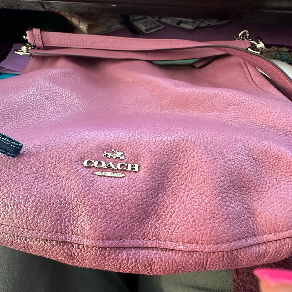 Coach Hobo bag 2 straps, cross body long and short shoulder strap.